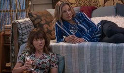 Dead-to-Me-Netflix-Review