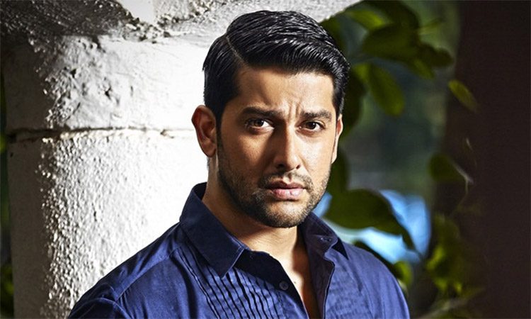 Forever-Cute--Aftab-Shivdasani-Plans-Digital-Debut