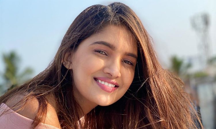 Oh My Kadavule Actress Vani Bhojan to Star in Two Web Series - One by AR Murugadoss and the Other by Karthik Subbaraj