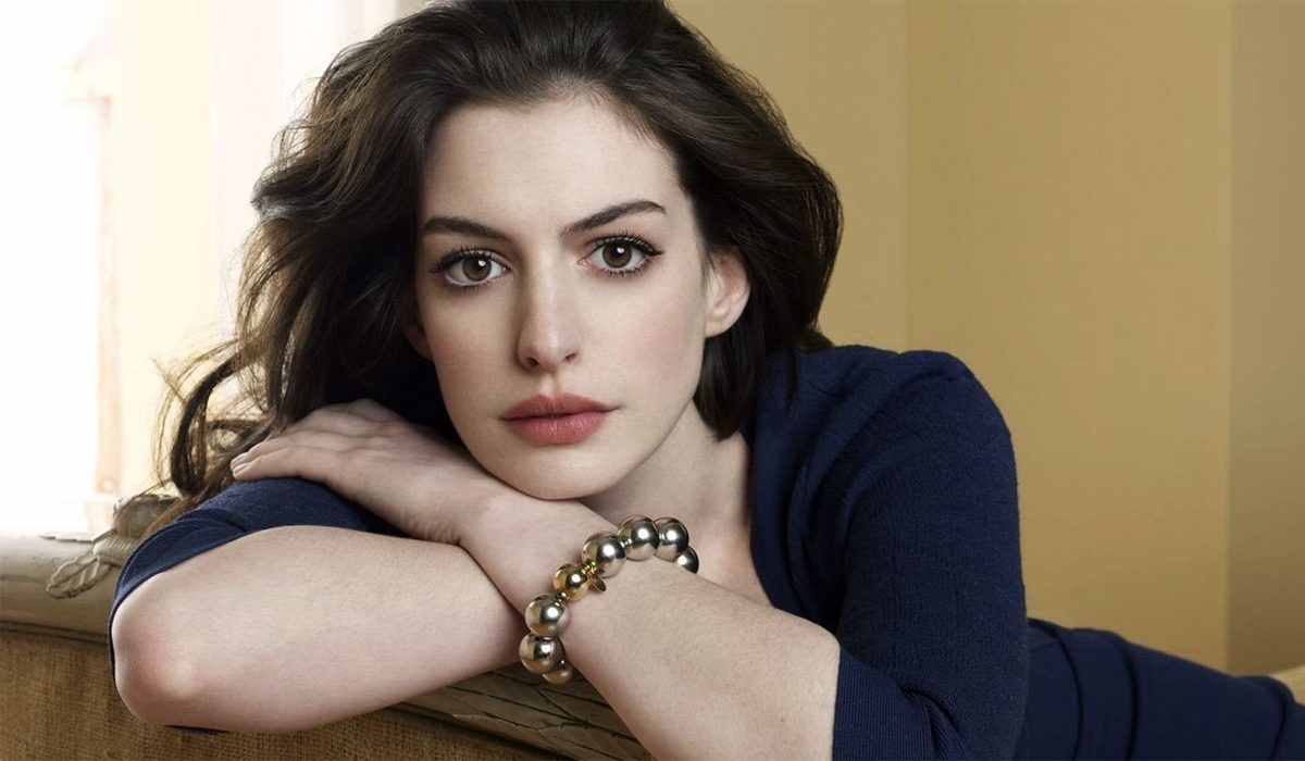 Anne Hathaway To Star In Pandemic Themed Heist Flick!!