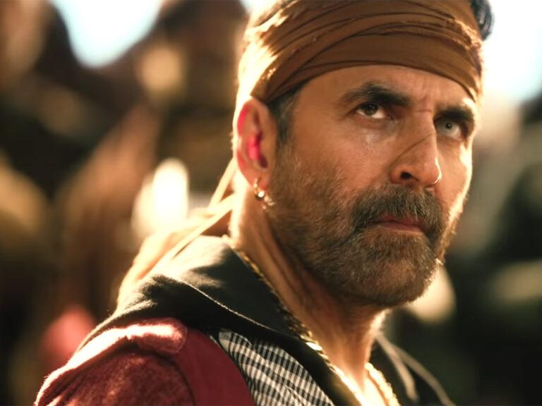 Get Grooving With Saare Bolo Bewafa From Bachchhan Paandey!