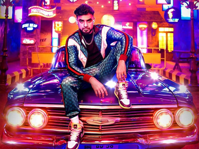 Tovino Thomas’ Thallumaala Finds An OTT Release Date & Platform!