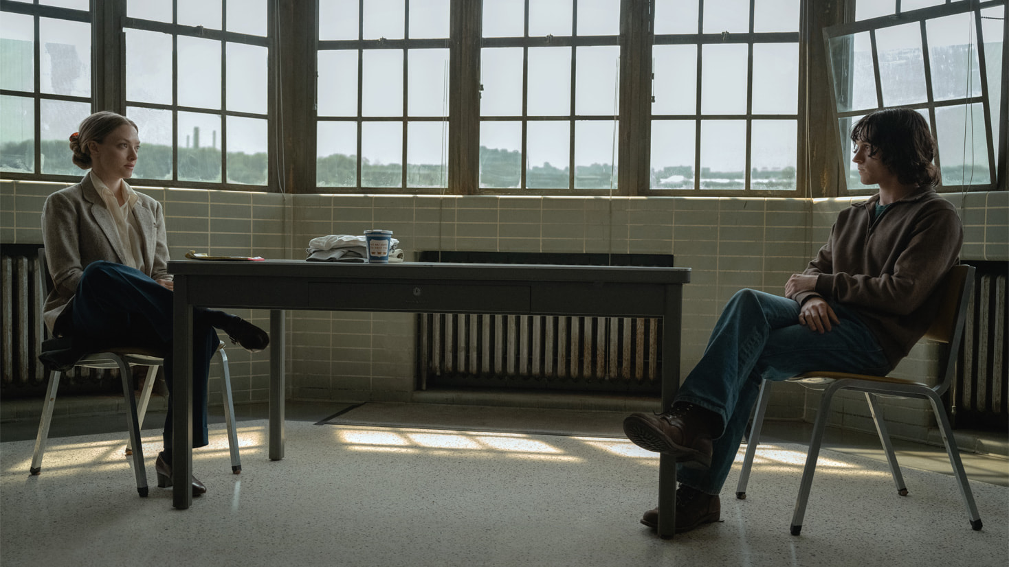 Unveils_First_Look_Crowded_Room_Big_Image_01_big_image_post.jpg.small_2x