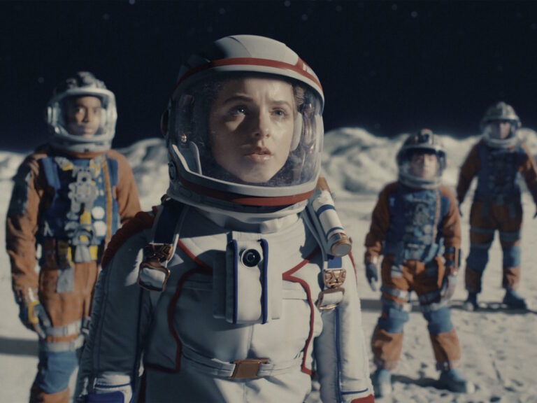 Crater Review – A Cheesy Sci-fi Film that would work for Kids!