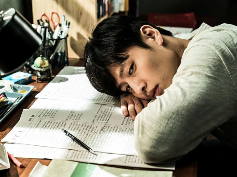 This Korean Thriller On Netflix Keeps You Hooked With Its Twists