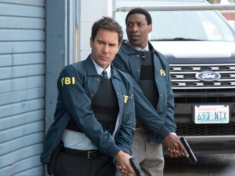 This Netflix Sci-Fi Drama Takes Time Travel To Whole New Level