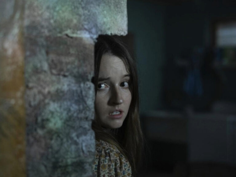 No One Will Save You Review – A Smashing Alien Invasion Horror