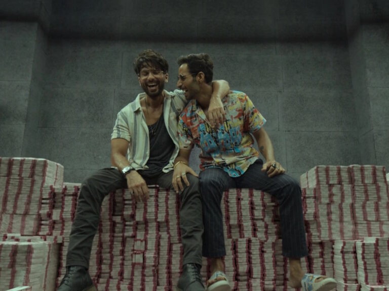 Inspired By Farzi, Man Actually Painted Fake Currency!