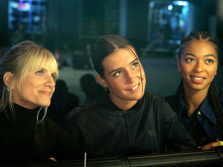 Wingwomen Trailer: Netflix France Brings Thrilling Heist Movie!