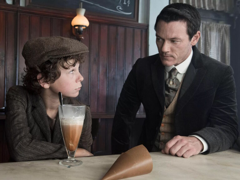 This Netflix Drama’s A Gripping Dive into Gilded Age Crime & Psychology