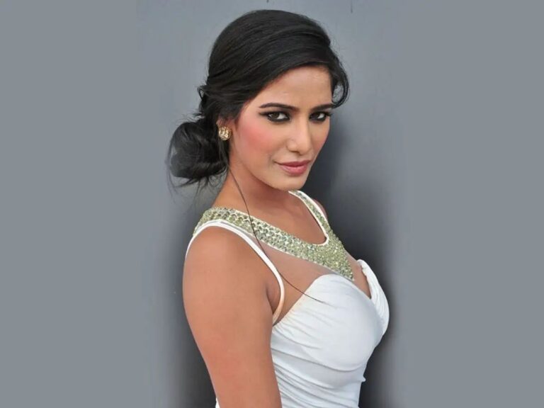 Social Media Star Poonam Pandey Dies? Reality Check