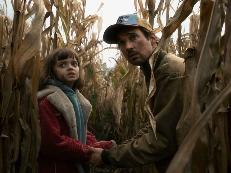 Netflix’s Space Series ‘The Signal’ Trailer Out!