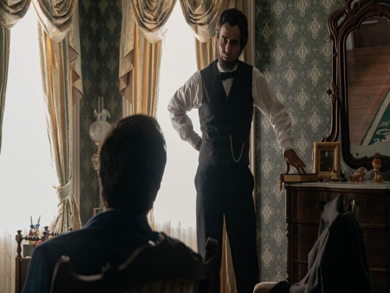 Manhunt: Tobias Menzies Leads Steller Cast On AppleTV+!