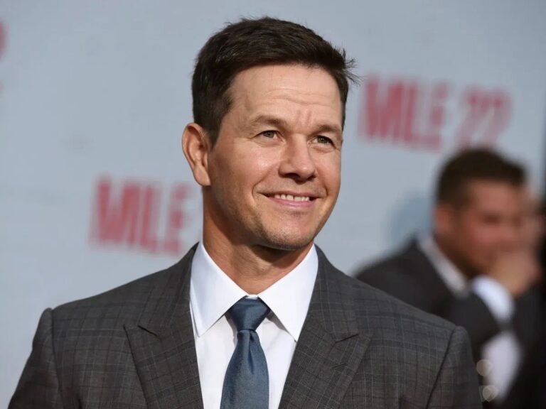 Mark Wahlberg To Play Hitman In Mel Gibson’s Thriller Flight Risk!
