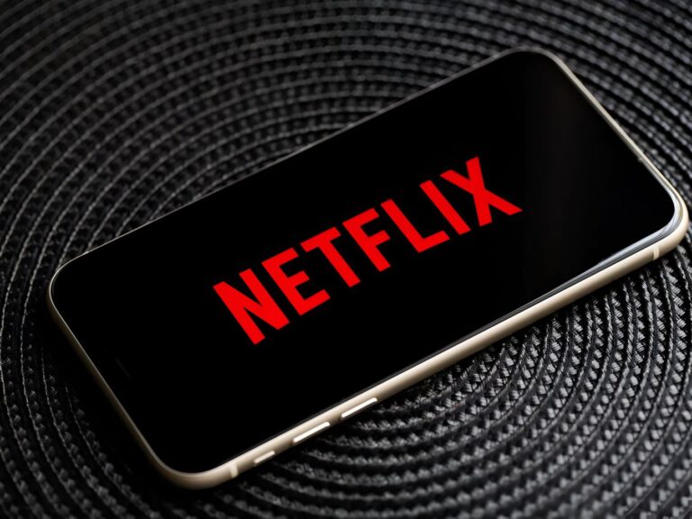 Netflix Slowly Pulling Out Basic Plan to Force Expensive Deals!