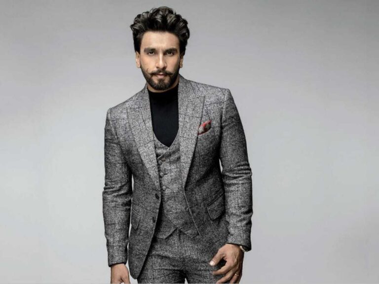 Farhan Akhtar Still Thinks Ranveer Singh Is Perfect For Don 3!