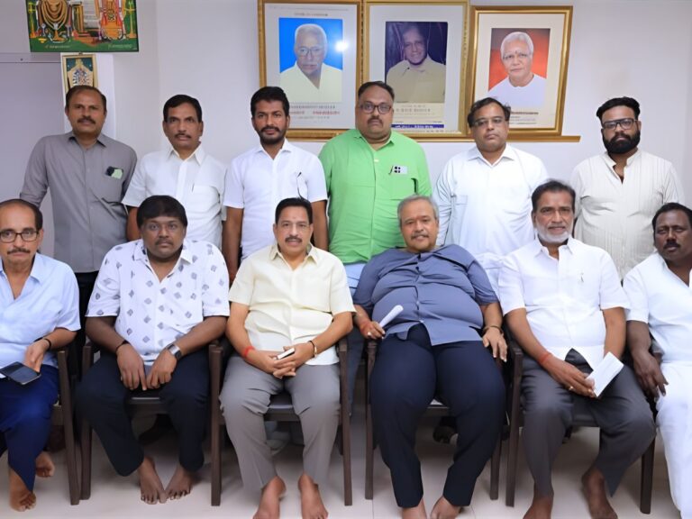 Tamil Nadu Theatre Owners Finally Taking Bollywood Route!