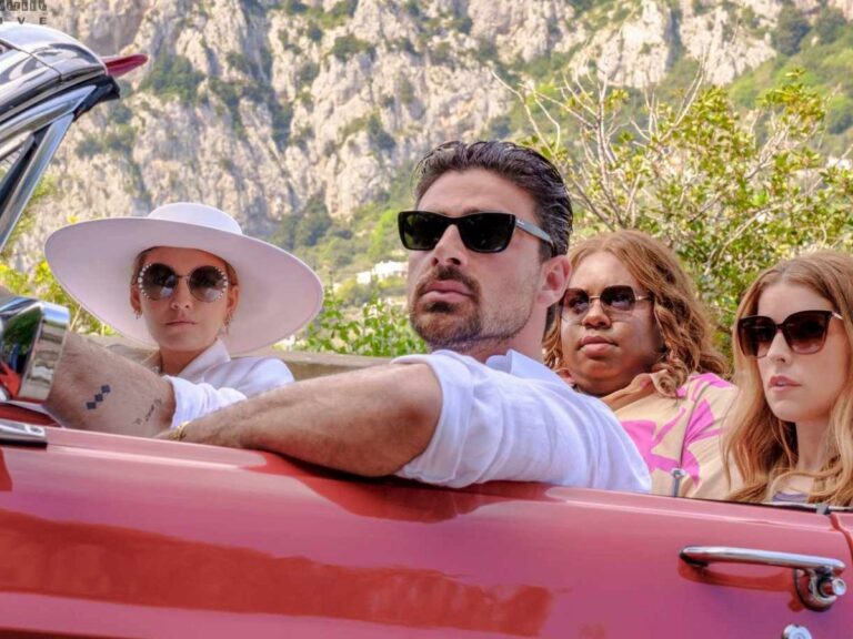 Another Simple Favor Earns Solid First Reviews, Lively Shines