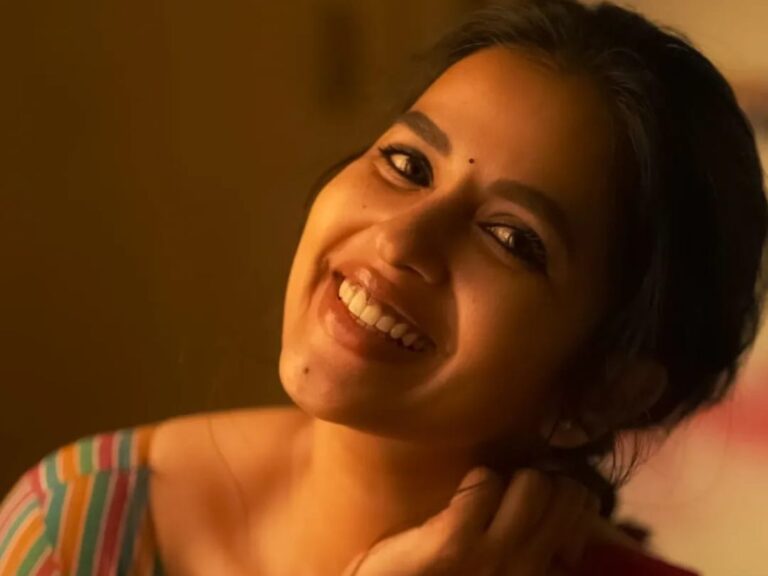 No Truth In It” : Actress Komalee Prasad Refutes Speculations About Quitting Acting