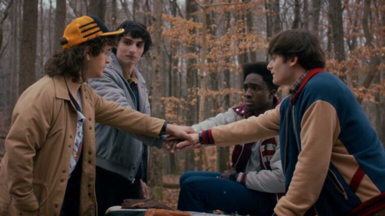 Stranger Things Finale Craze Overwhelms Fans & Netflix